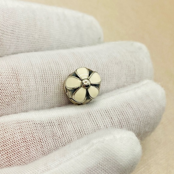 EUC Pandora 791259EN12 Sterling Silver Darling Daisies Clip w/ White Enamel - Picture 3 of 9